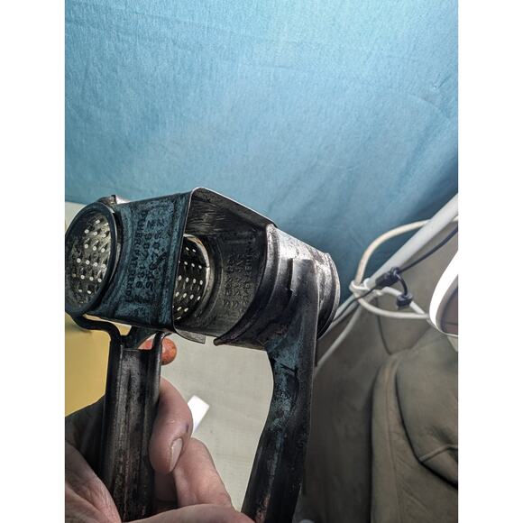 VTG MOULI CHEESE-FOOD GRATER 1950's-Works-Made In France Kitchen Classic - Picture 5 of 8